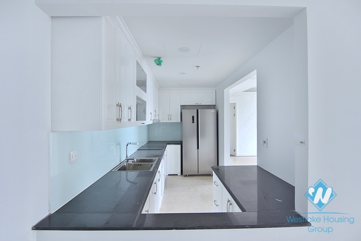 A magnificent 4 bedroom apartment for rent in De L’Roi Soleil